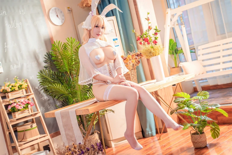 虎森森《白心兔兔》主题写真：18张全套美图