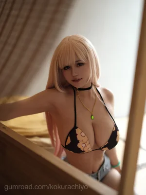 小仓千代《喜多川海夢泳装》主题写真：22张全套美图