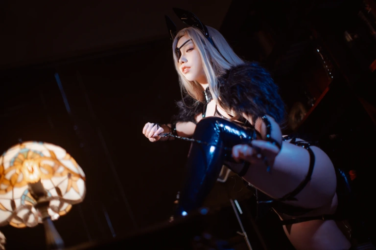 一北亦北《玄狼》主题写真：25张全套美图