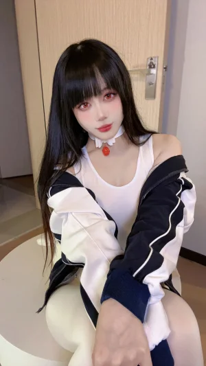 九言《白色体操服》主题写真：31张全套美图，含5个视频