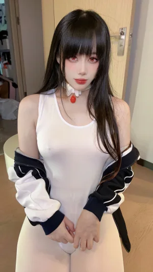 九言《白色体操服》主题写真：31张全套美图，含5个视频