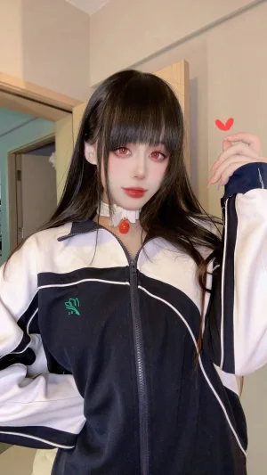 九言《白色体操服》主题写真：31张全套美图，含5个视频