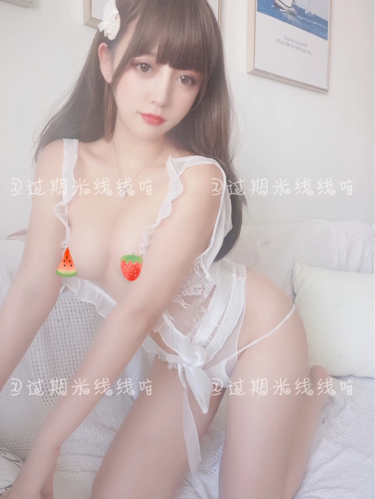 过期米线线喵《连体》主题写真：45张全套美图