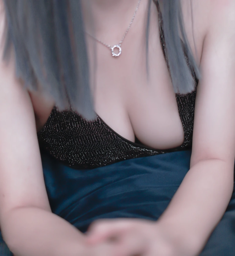 日奈娇(椎名莜)《黑色礼服》主题写真：40张全套美图