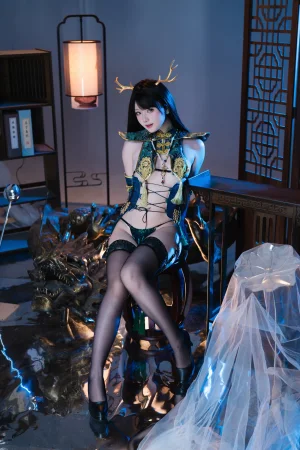 屿鱼《珑》主题写真：50张全套美图