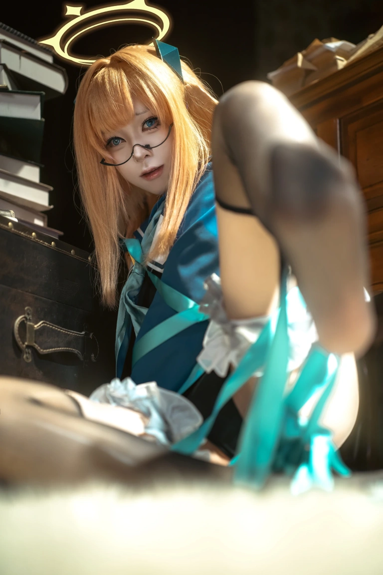 矢量鱼《蔚蓝档案 志美子》主题写真：50张全套美图