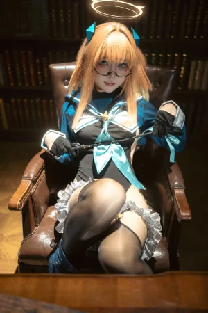 矢量鱼《蔚蓝档案 志美子》主题写真：50张全套美图