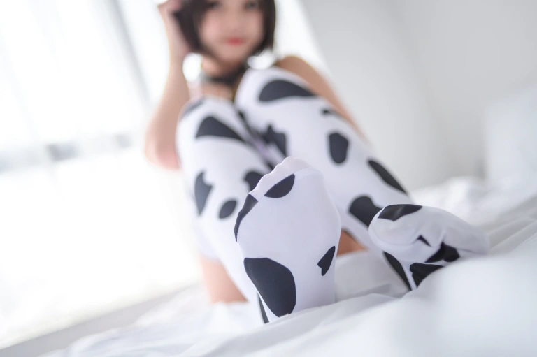 蜜汁猫裘《小奶牛》主题写真：52张全套美图