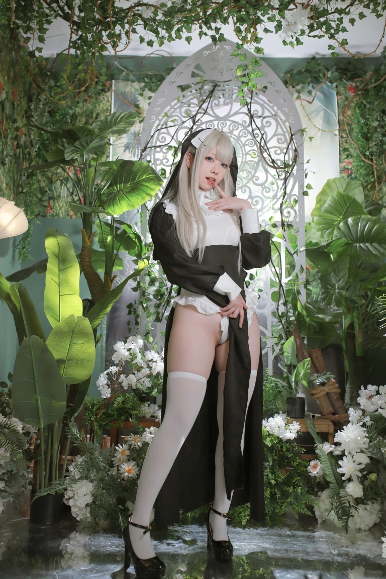 朝霧愛《修女》主题写真：56张全套美图