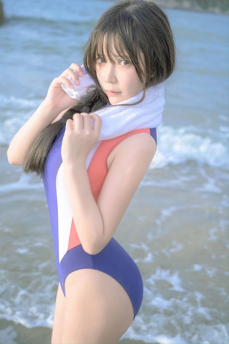 抱走莫子《竞技泳衣》主题写真：69张全套美图，含3个视频