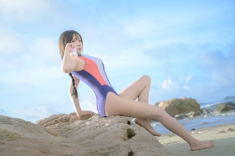 抱走莫子《竞技泳衣》主题写真：69张全套美图，含3个视频