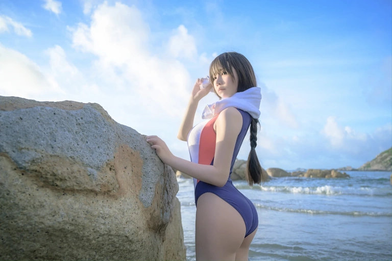 抱走莫子《竞技泳衣》主题写真：69张全套美图，含3个视频