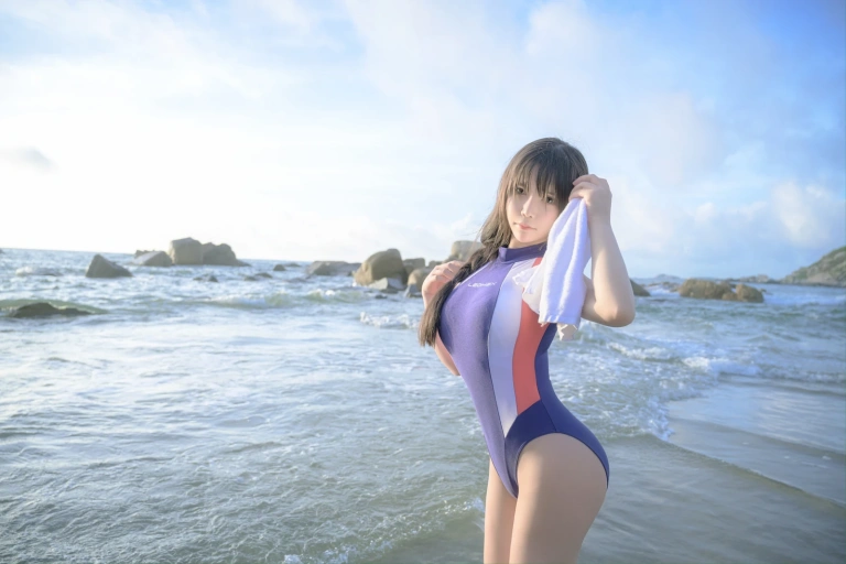 抱走莫子《竞技泳衣》主题写真：69张全套美图，含3个视频
