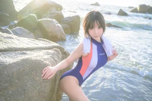 抱走莫子《竞技泳衣》主题写真：69张全套美图，含3个视频
