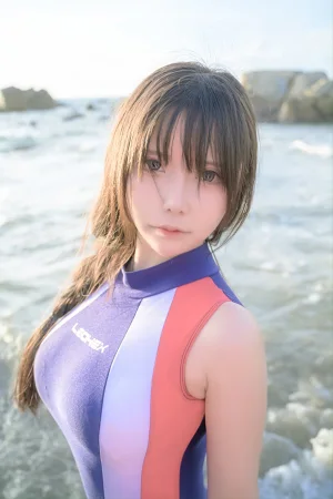 抱走莫子《竞技泳衣》主题写真：69张全套美图，含3个视频