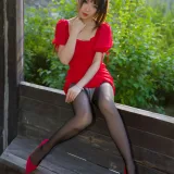 小女巫露娜《户外小红裙》主题写真：66张全套美图