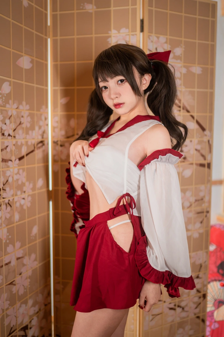 花铃《小巫女》主题写真：85张全套美图