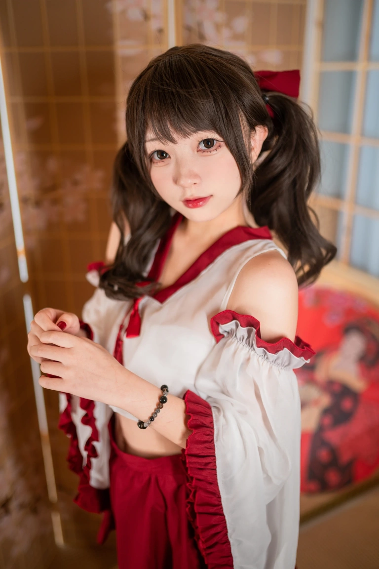 花铃《小巫女》主题写真：85张全套美图