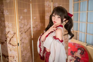 花铃《小巫女》主题写真：85张全套美图