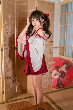 花铃《小巫女》主题写真：85张全套美图