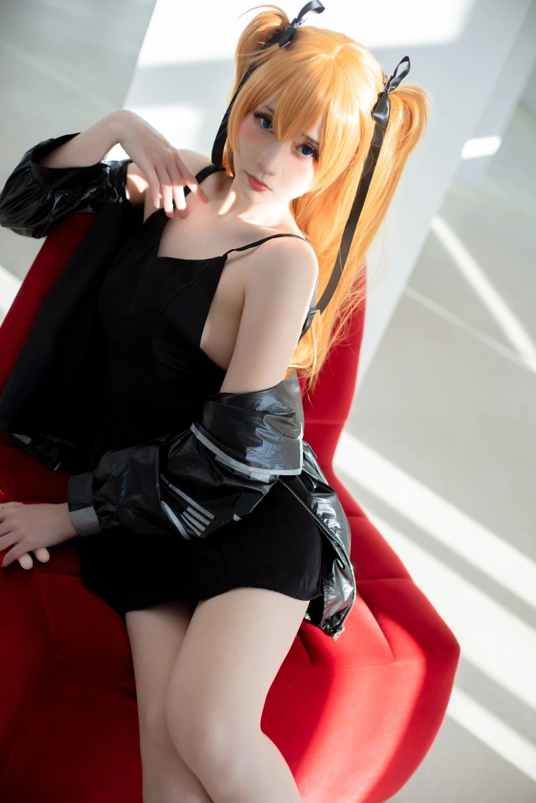 焖焖碳《EVA 明日香》主题写真：29张全套美图