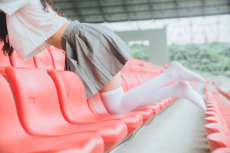 木棉棉《灰色JK制服》主题写真：38张全套美图