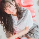 木棉棉《灰色JK制服》主题写真：38张全套美图