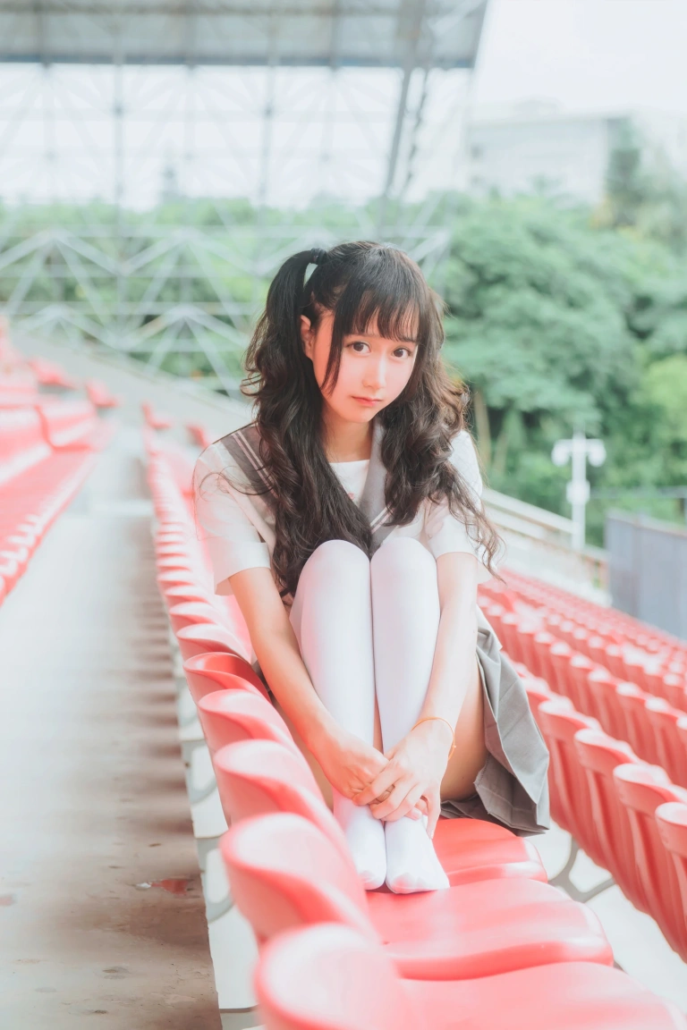 木棉棉《灰色JK制服》主题写真：38张全套美图