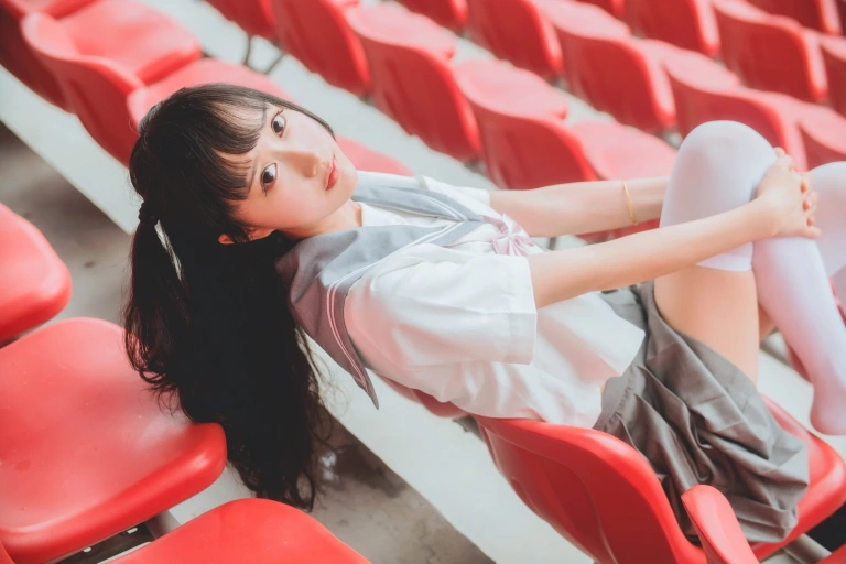 木棉棉《灰色JK制服》主题写真：38张全套美图