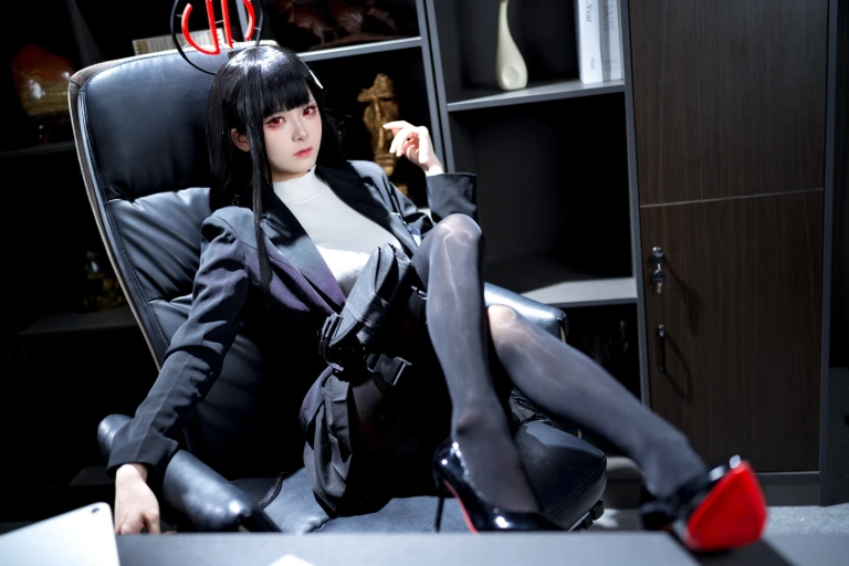 九柒喵《蔚蓝档案 调月莉音OL》主题写真：64张全套美图