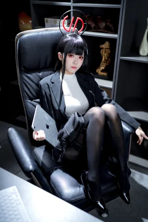 九柒喵《蔚蓝档案 调月莉音OL》主题写真：64张全套美图