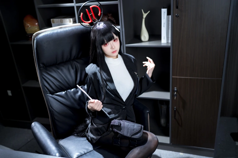 九柒喵《蔚蓝档案 调月莉音OL》主题写真：64张全套美图