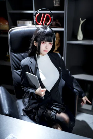 九柒喵《蔚蓝档案 调月莉音OL》主题写真：64张全套美图