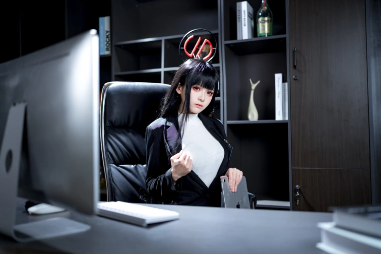 九柒喵《蔚蓝档案 调月莉音OL》主题写真：64张全套美图