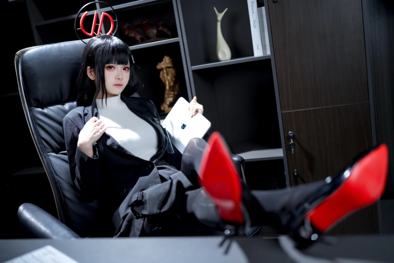 九柒喵《蔚蓝档案 调月莉音OL》主题写真：64张全套美图