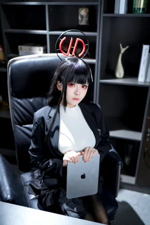 九柒喵《蔚蓝档案 调月莉音OL》主题写真：64张全套美图