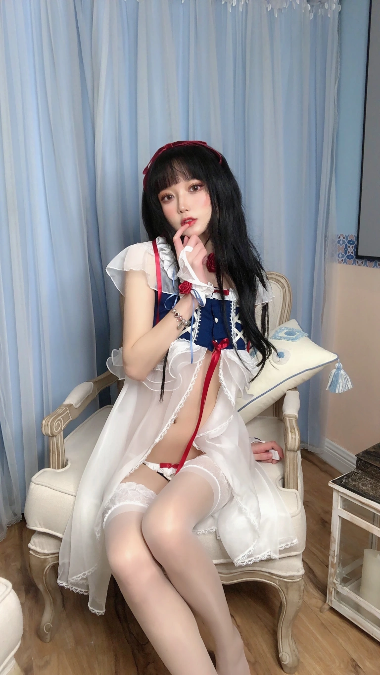 阿包也是兔娘《白雪姬》主题写真：15张全套美图