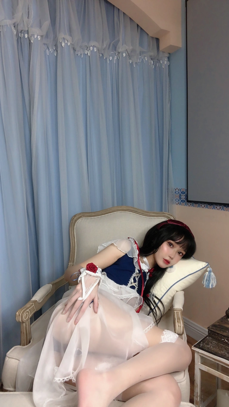 阿包也是兔娘《白雪姬》主题写真：15张全套美图