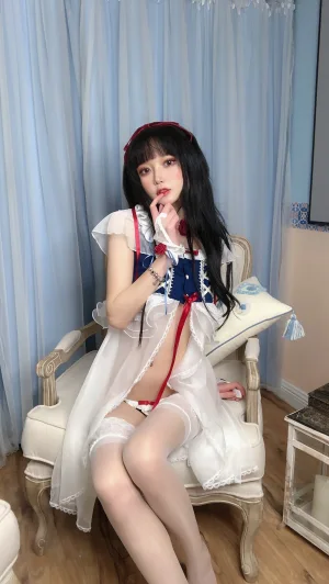 阿包也是兔娘《白雪姬》主题写真：15张全套美图