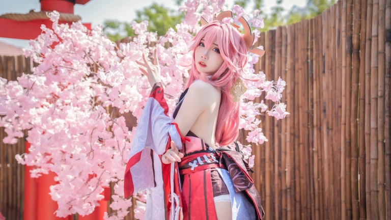 焖焖碳《八重神子》主题写真：15张全套美图