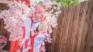 焖焖碳《八重神子》主题写真：15张全套美图
