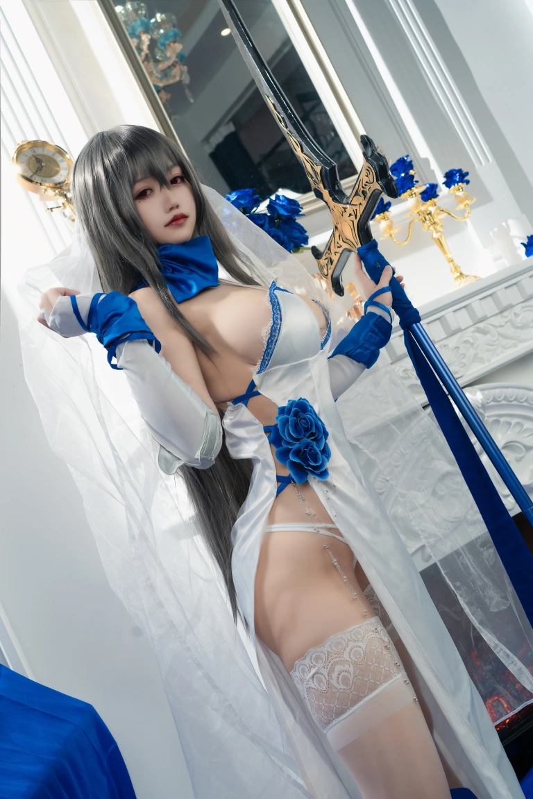 小仓千代《路易九世礼服》主题写真：20张全套美图