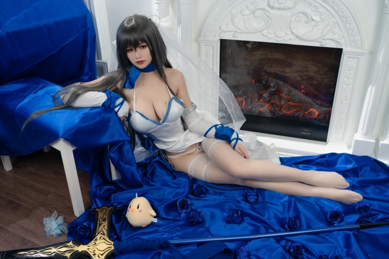 小仓千代《路易九世礼服》主题写真：20张全套美图