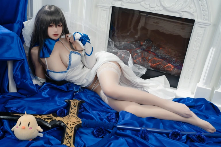 小仓千代《路易九世礼服》主题写真：20张全套美图