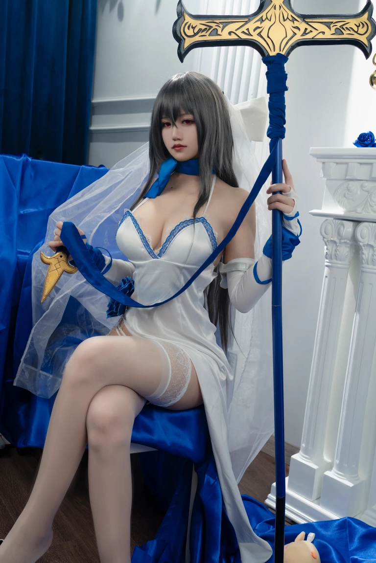 小仓千代《路易九世礼服》主题写真：20张全套美图