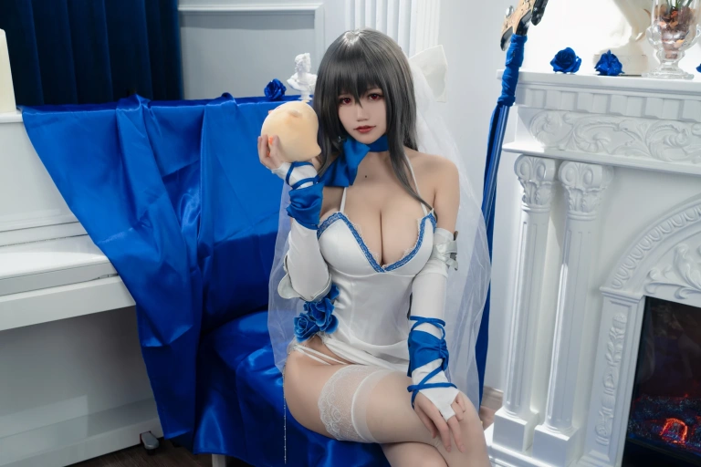 小仓千代《路易九世礼服》主题写真：20张全套美图