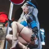 宮本桜《交错战线 刃齿女警》主题写真：22张全套美图
