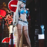 宮本桜《交错战线 刃齿女警》主题写真：22张全套美图