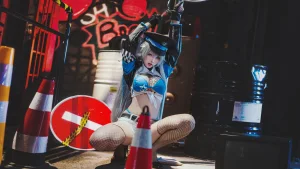 宮本桜《交错战线 刃齿女警》主题写真：22张全套美图