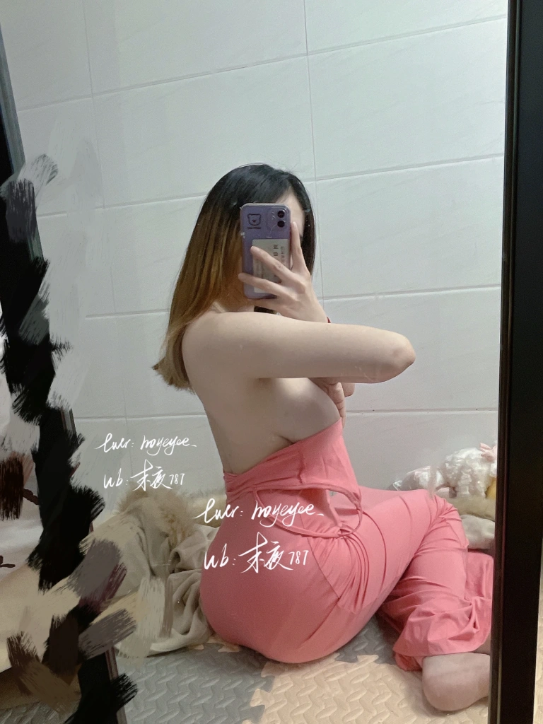 末夜《自摄 粉色裙子》主题写真：23张全套美图，含1个视频